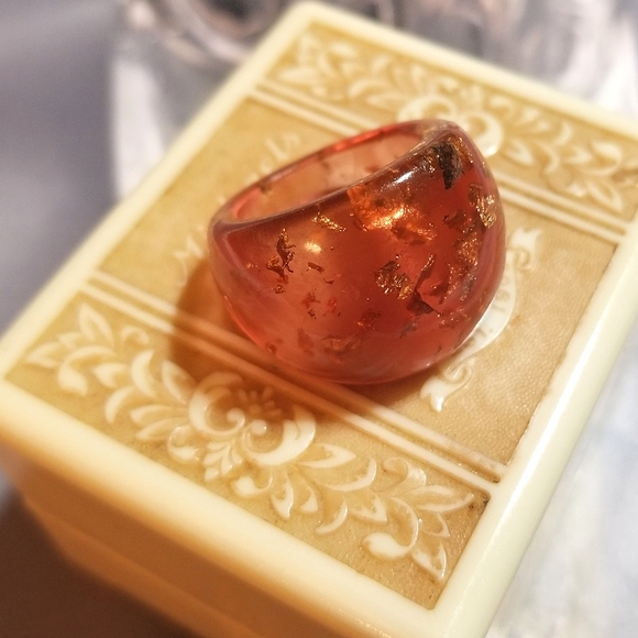 VTG LUCITE Gold Fleck MOD Ring - Picture 2 of 6